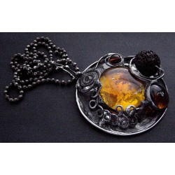 Miodowy witrażowy wisior z lawą wulkaniczną