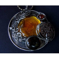 Miodowy witrażowy wisior z lawą wulkaniczną