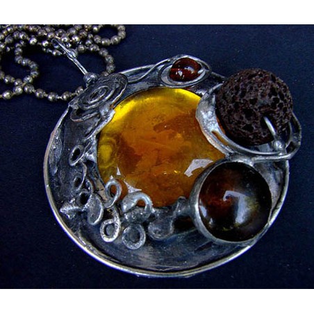 Miodowy witrażowy wisior z lawą wulkaniczną