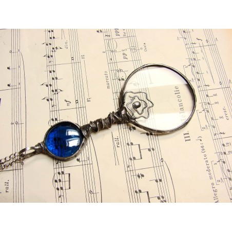 Z granatem - wisior witrażowy lupa do czytania