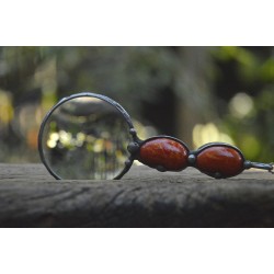 Ceglasta - witrażowy wisior lupa na łańcuszku