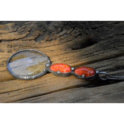 Ceglasta - witrażowy wisior lupa na łańcuszku