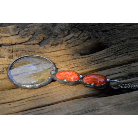 Ceglasta - witrażowy wisior lupa na łańcuszku