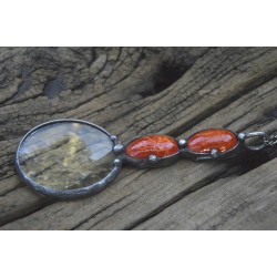 Ceglasta - witrażowy wisior lupa na łańcuszku