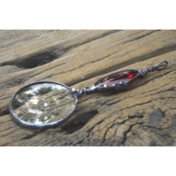 Krwistoczerwona  długa lupa - witrażowy wisior