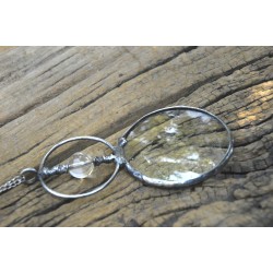 Okrągłości - wisior witrażowy lupa do czytania