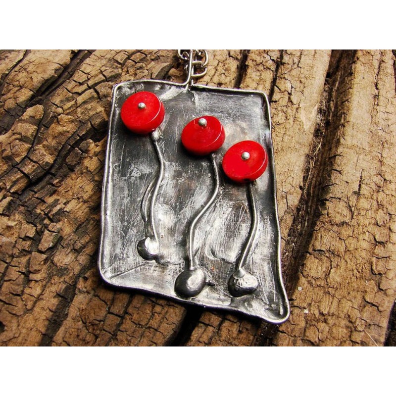 Maki czerwone - wisior z czerwonego korala