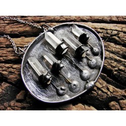 Kwiaty - wisior z górskich kryszałów