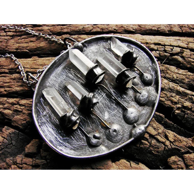 Kwiaty - wisior z górskich kryszałów