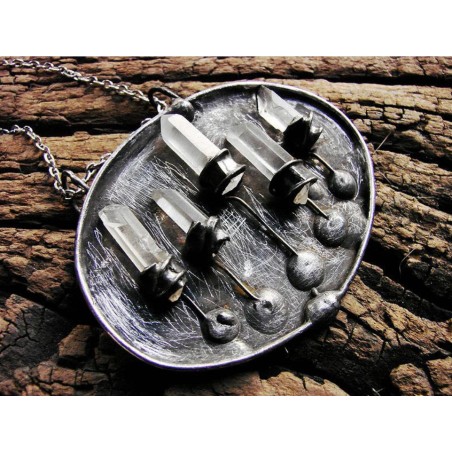 Kwiaty - wisior z górskich kryszałów