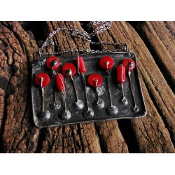 Pole makowe - wisior z czerwonego korala