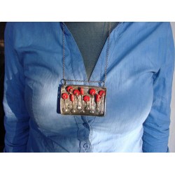 Pole makowe - wisior z czerwonego korala