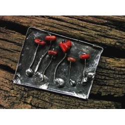 Czerwone maki  - wisior z czerwonego korala